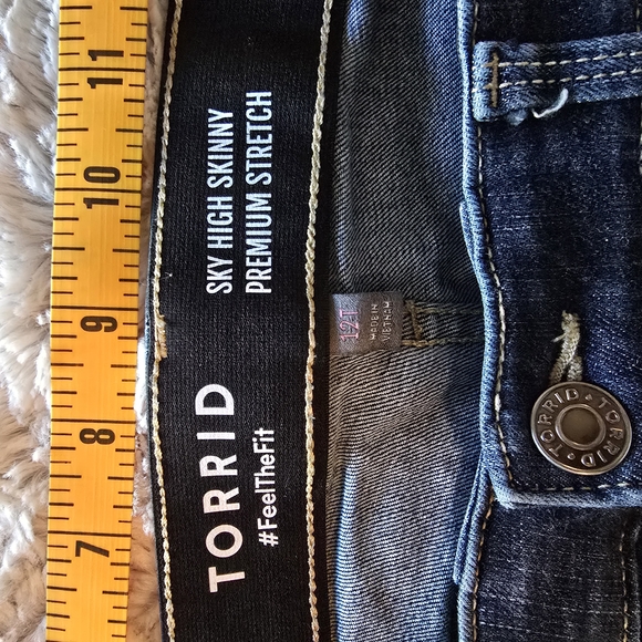 Torrid Dark Blue Women's Jeans - Picture 4 of 5